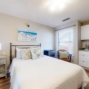 The At St Thomas Square Apartment